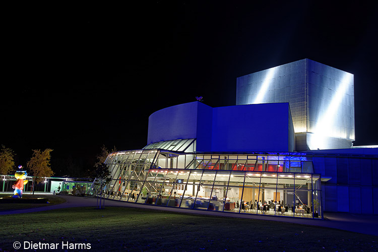 NIKON D800 - 24.0-85.0 mm f/2.8-4.0